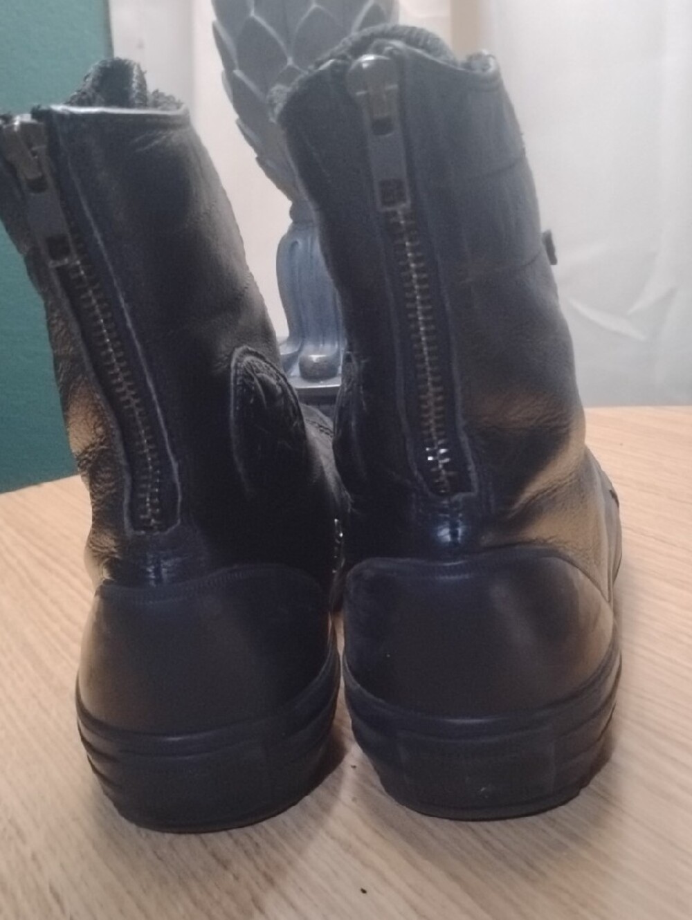 Converse Black Leather High-Top Lace-Up Ankle Boots with Faux-Fur Collar - Picture 5 of 8